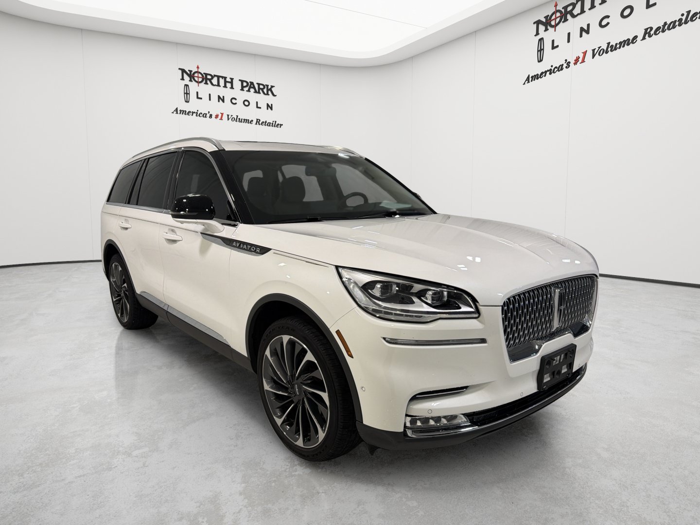 Used 2023 Lincoln Aviator Reserve w/ Equipment Group 201A AWD/4WD image 7