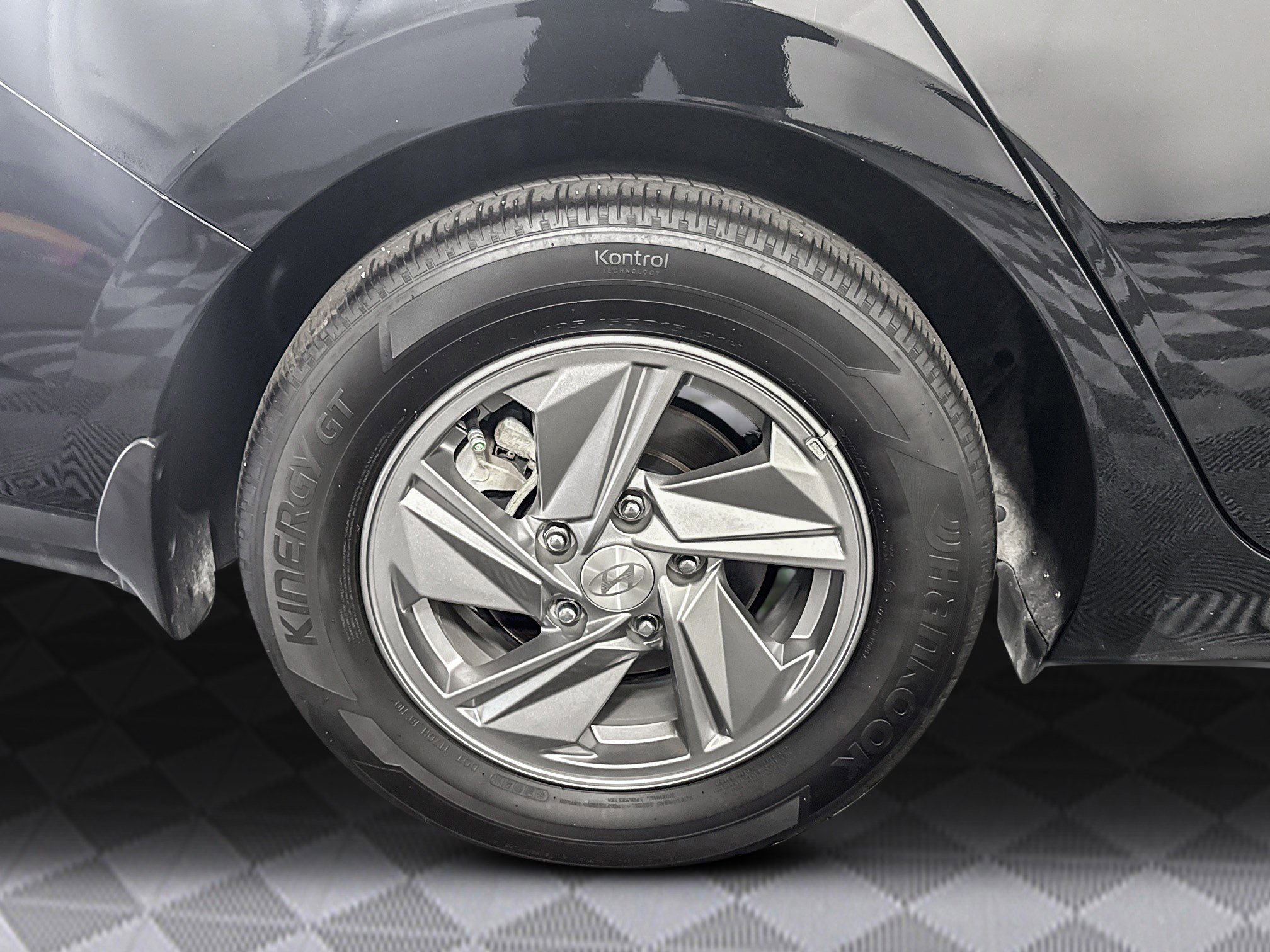 Used 2025 Hyundai Elantra SE image 32