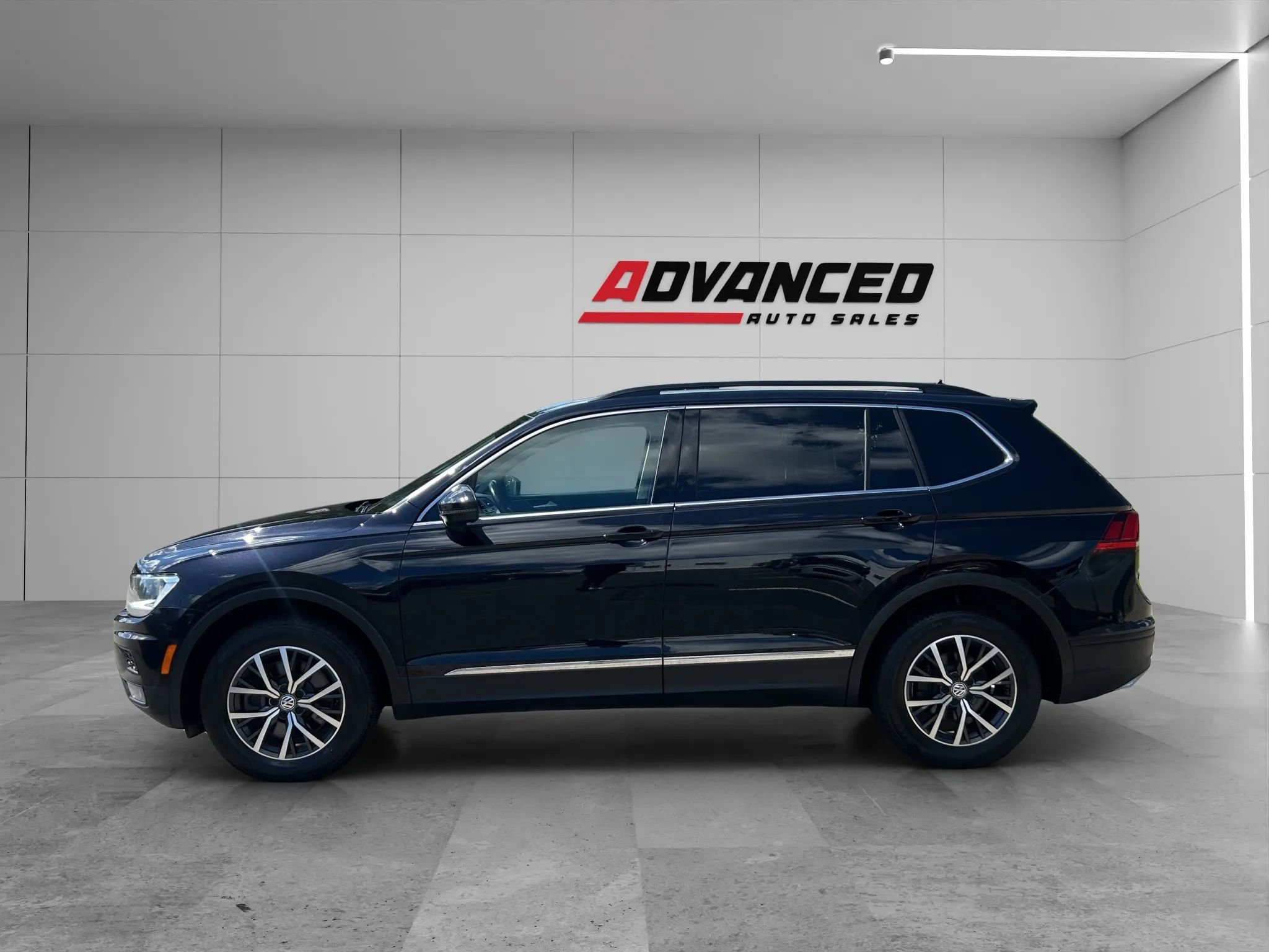 Used 2018 Volkswagen Tiguan SE AWD/4WD image 7