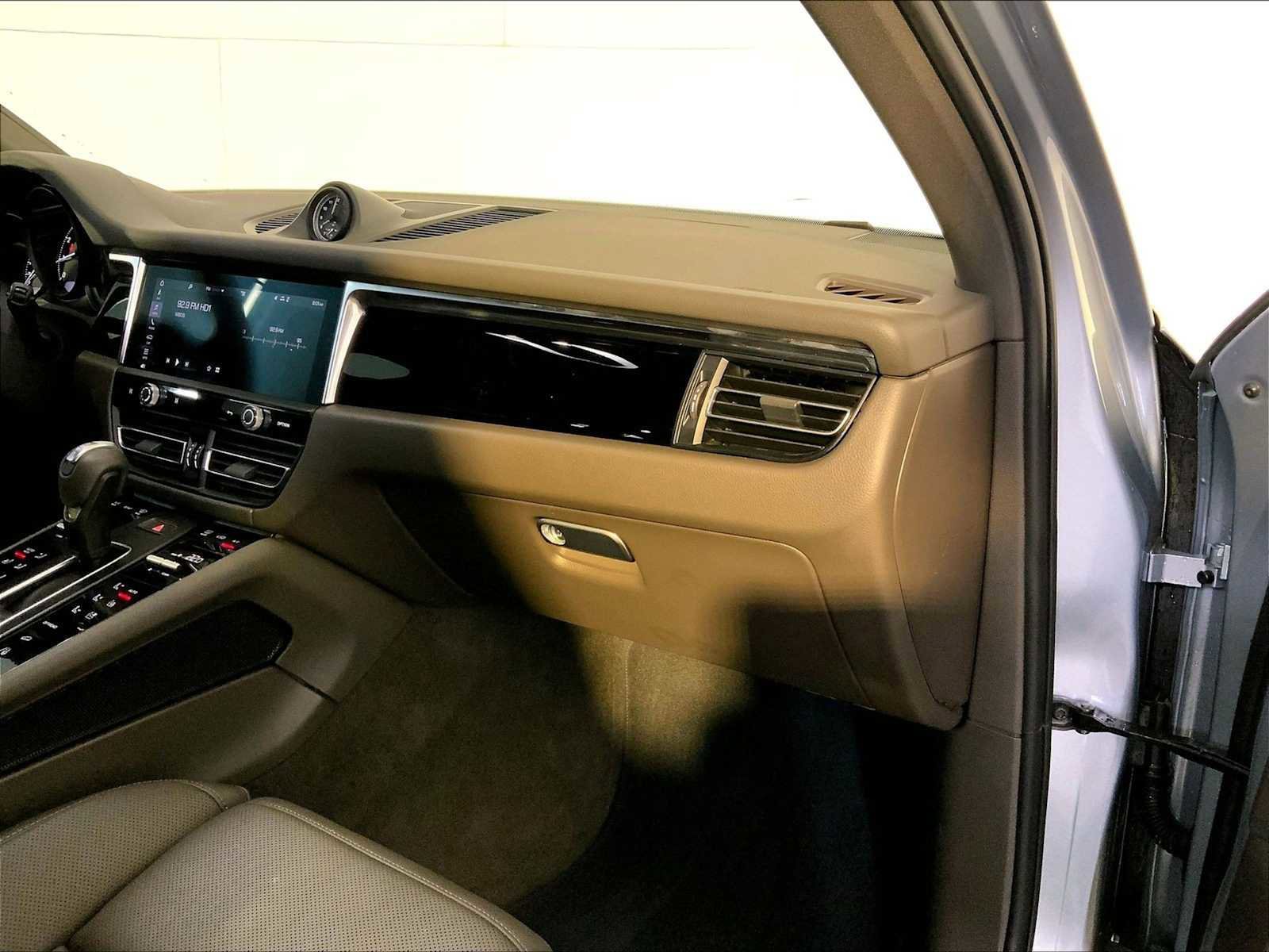 Certified 2023 Porsche Macan image 22