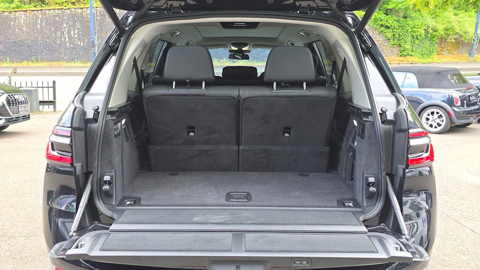 Used 2025 BMW X7 xDrive40i w/ Premium Package AWD/4WD image 14