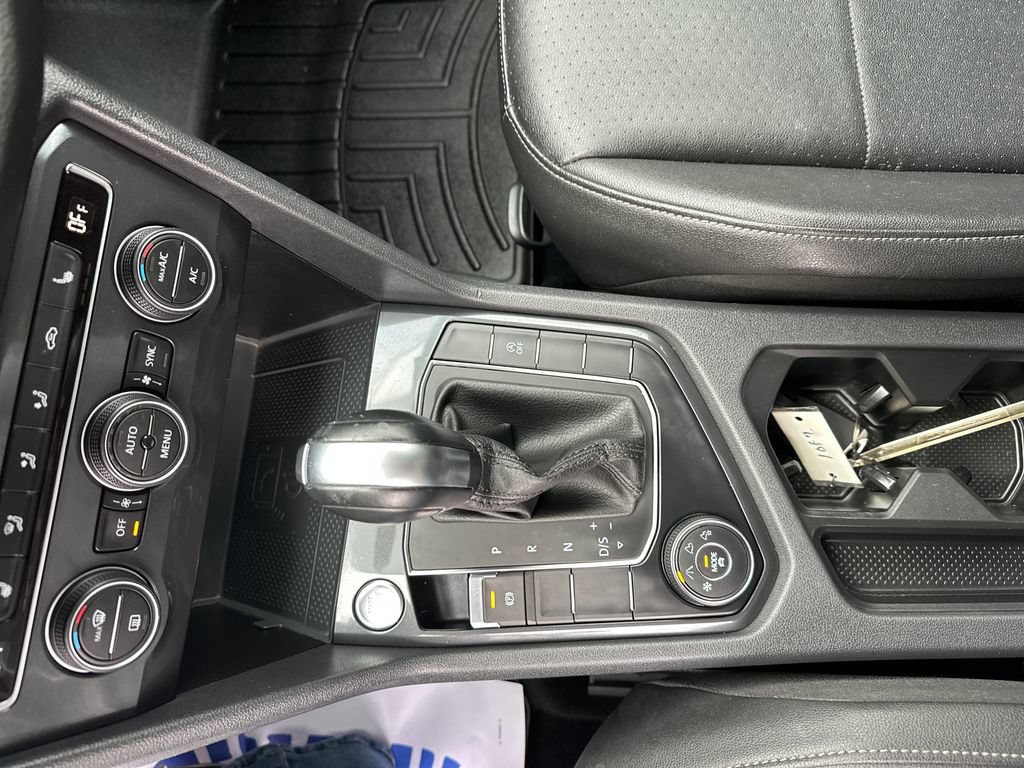 Used 2020 Volkswagen Tiguan SE AWD/4WD image 17