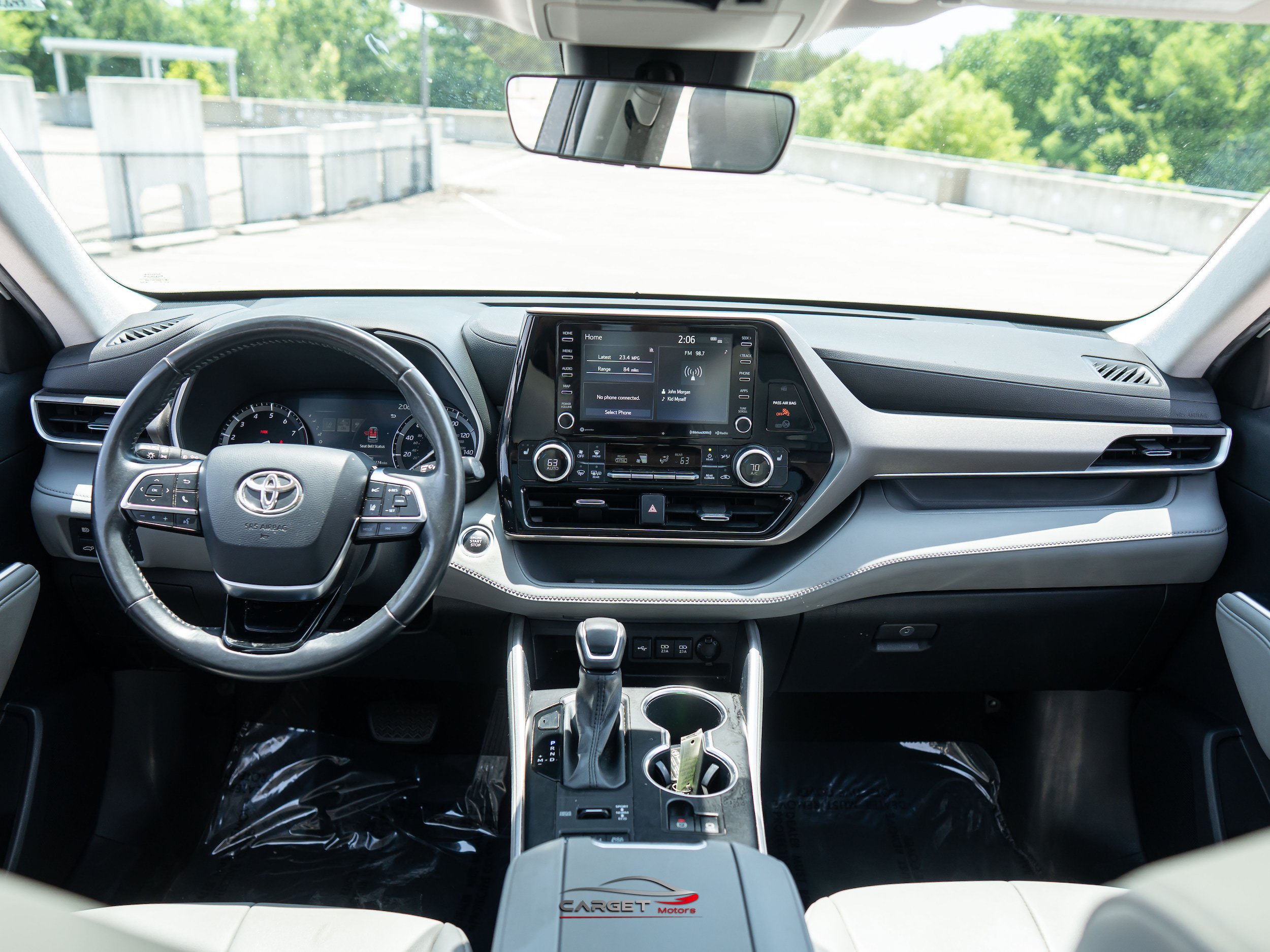 Used 2021 Toyota Highlander XLE AWD/4WD image 14
