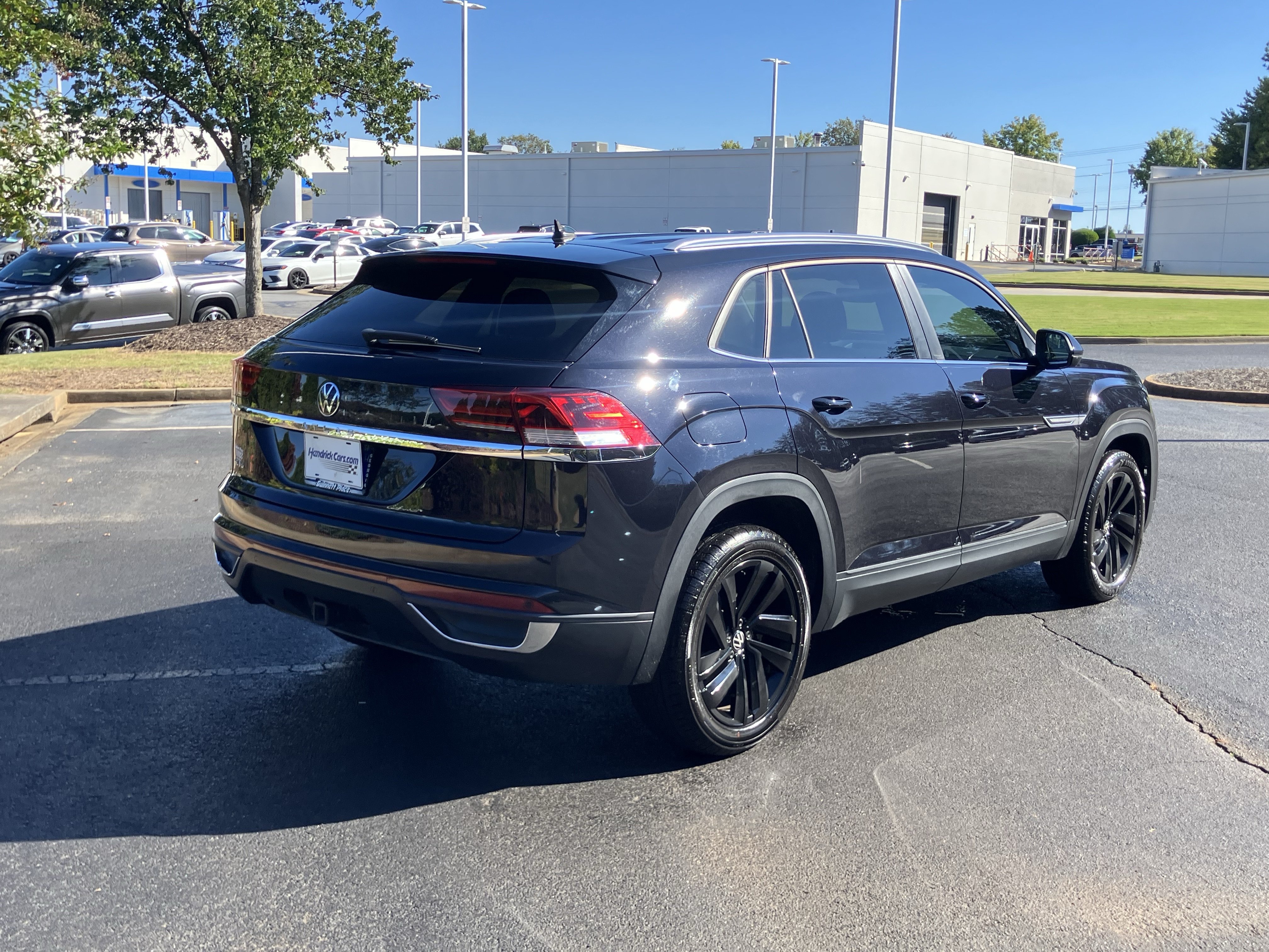 Used 2023 Volkswagen Atlas Cross Sport SE FWD image 10