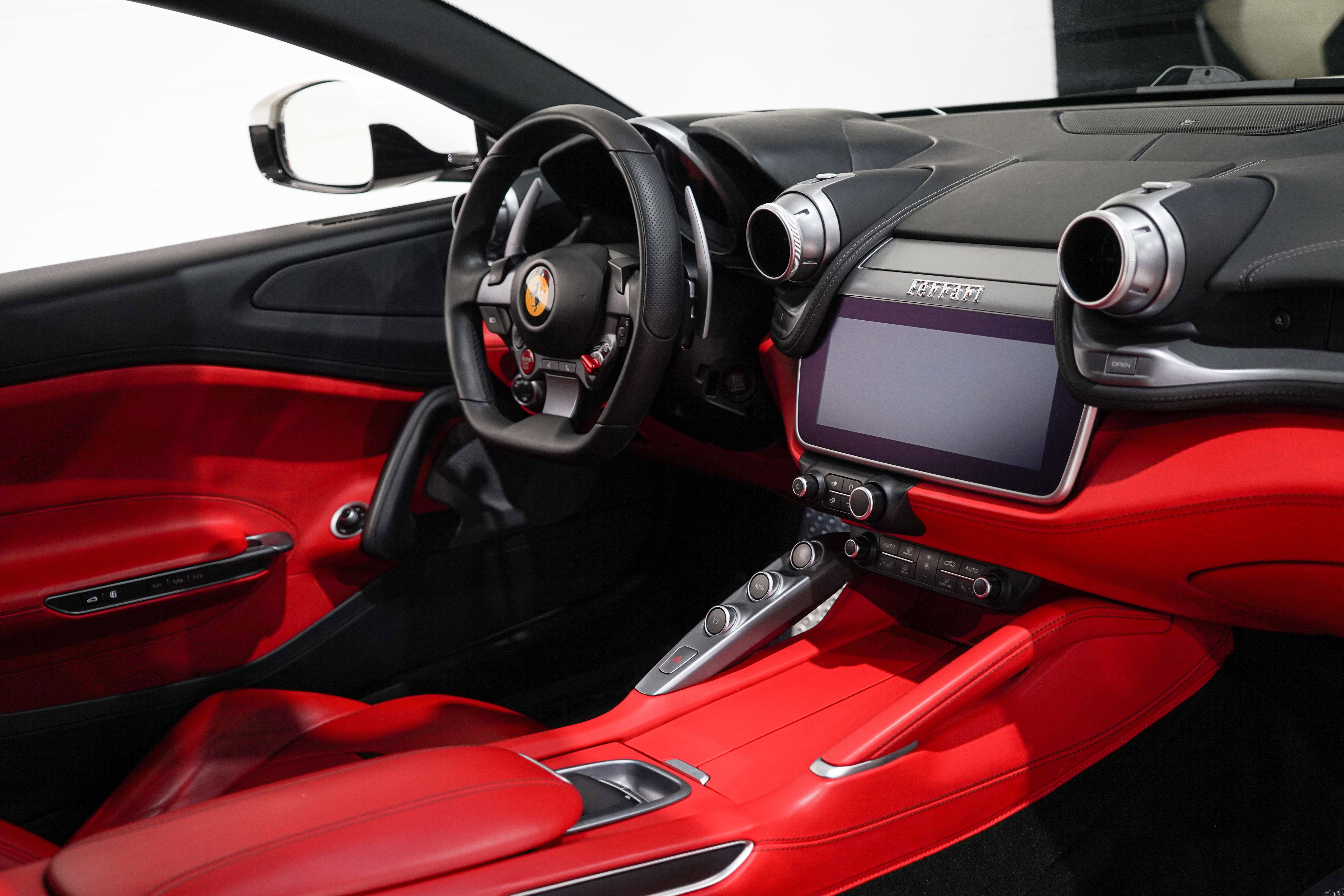 Used 2018 Ferrari GTC4Lusso T RWD image 14