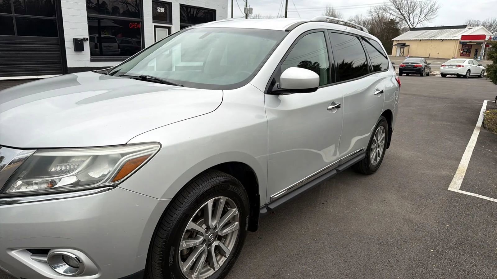 Used 2013 Nissan Pathfinder SL image 11