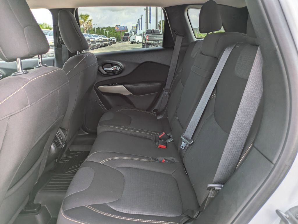 Used 2017 Jeep Cherokee Latitude w/ Comfort & Sound Group image 14