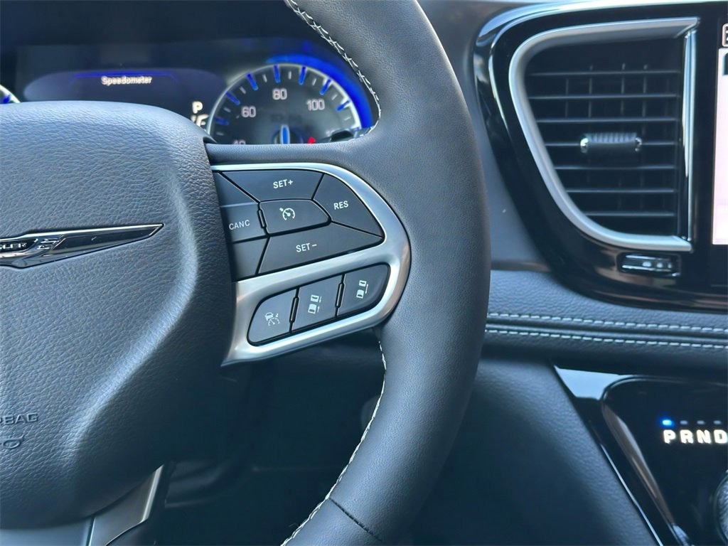 New 2026 Chrysler Pacifica Select image 10