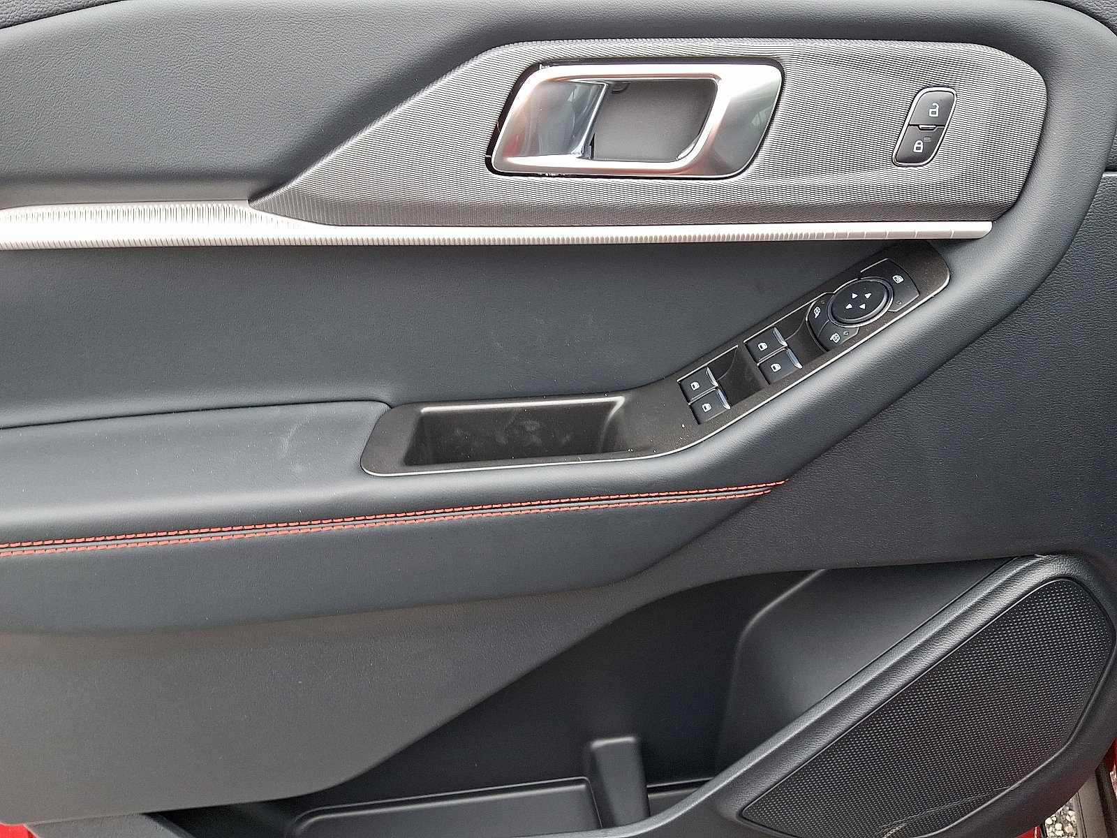 New 2025 Ford Explorer ST-Line image 8