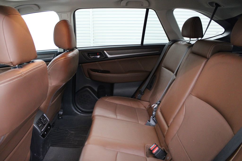 Used 2017 Subaru Outback 3.6R Touring w/ Popular Package #5A image 26