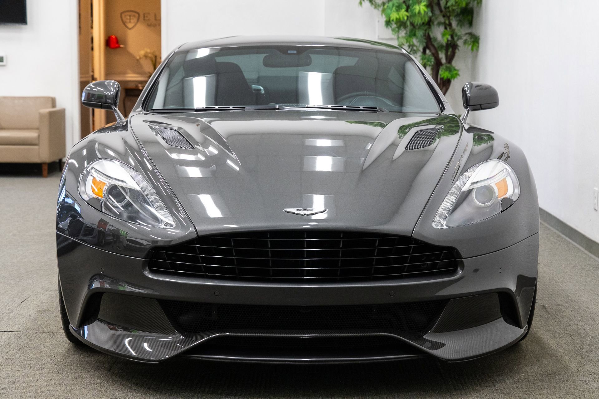 Used 2015 Aston Martin Vanquish Coupe RWD image 12