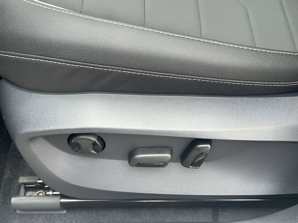 New 2026 Volkswagen Taos SE image 12