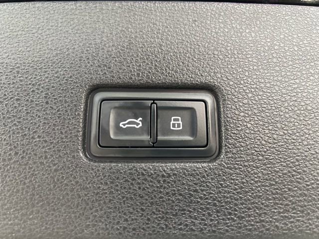 Used 2023 Audi Q8 Premium Plus image 29