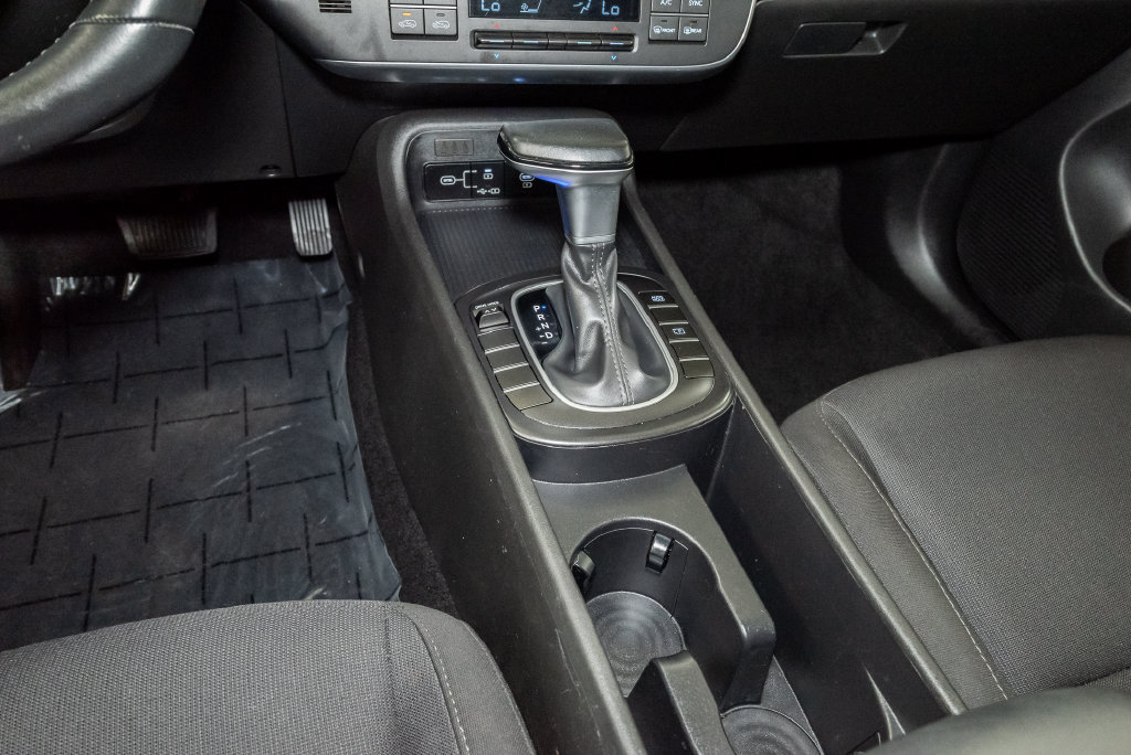 Used 2025 Hyundai Kona SEL FWD image 19
