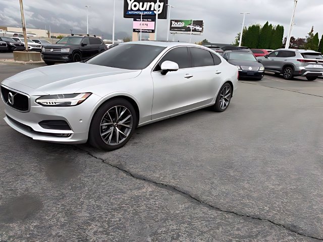 Used 2018 Volvo S90 T5 Momentum w/ Convenience Package FWD image 7