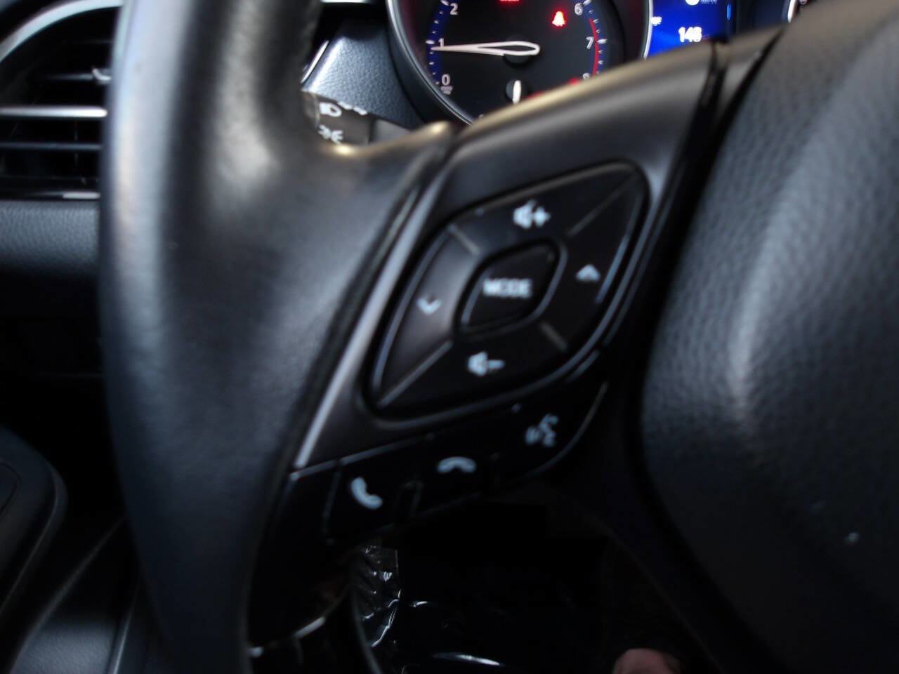 Used 2018 Toyota C-HR XLE FWD image 16