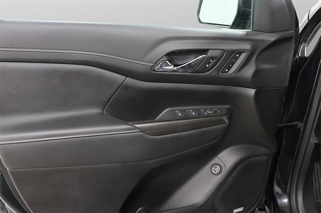 Used 2023 GMC Acadia SLT w/ GMC Pro Grade Package image 33