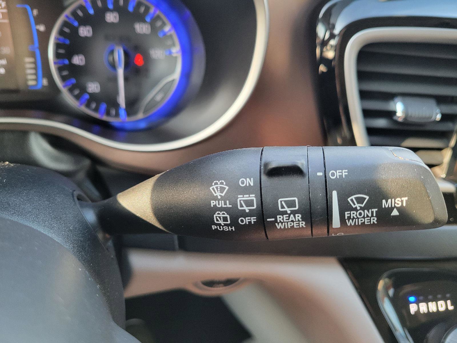 Used 2017 Chrysler Pacifica Touring w/ Tire & Wheel Group image 16