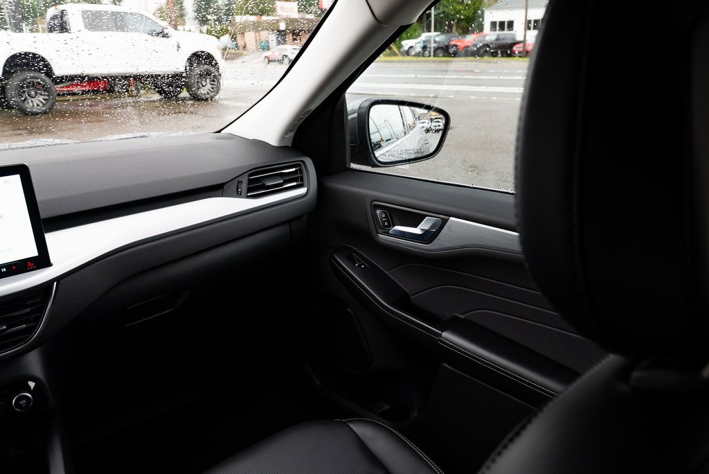 Used 2024 Ford Escape Platinum image 10