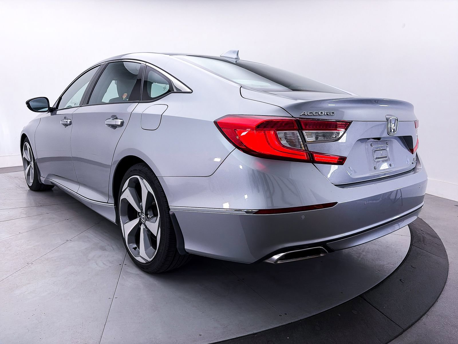 Used 2019 Honda Accord Touring image 13