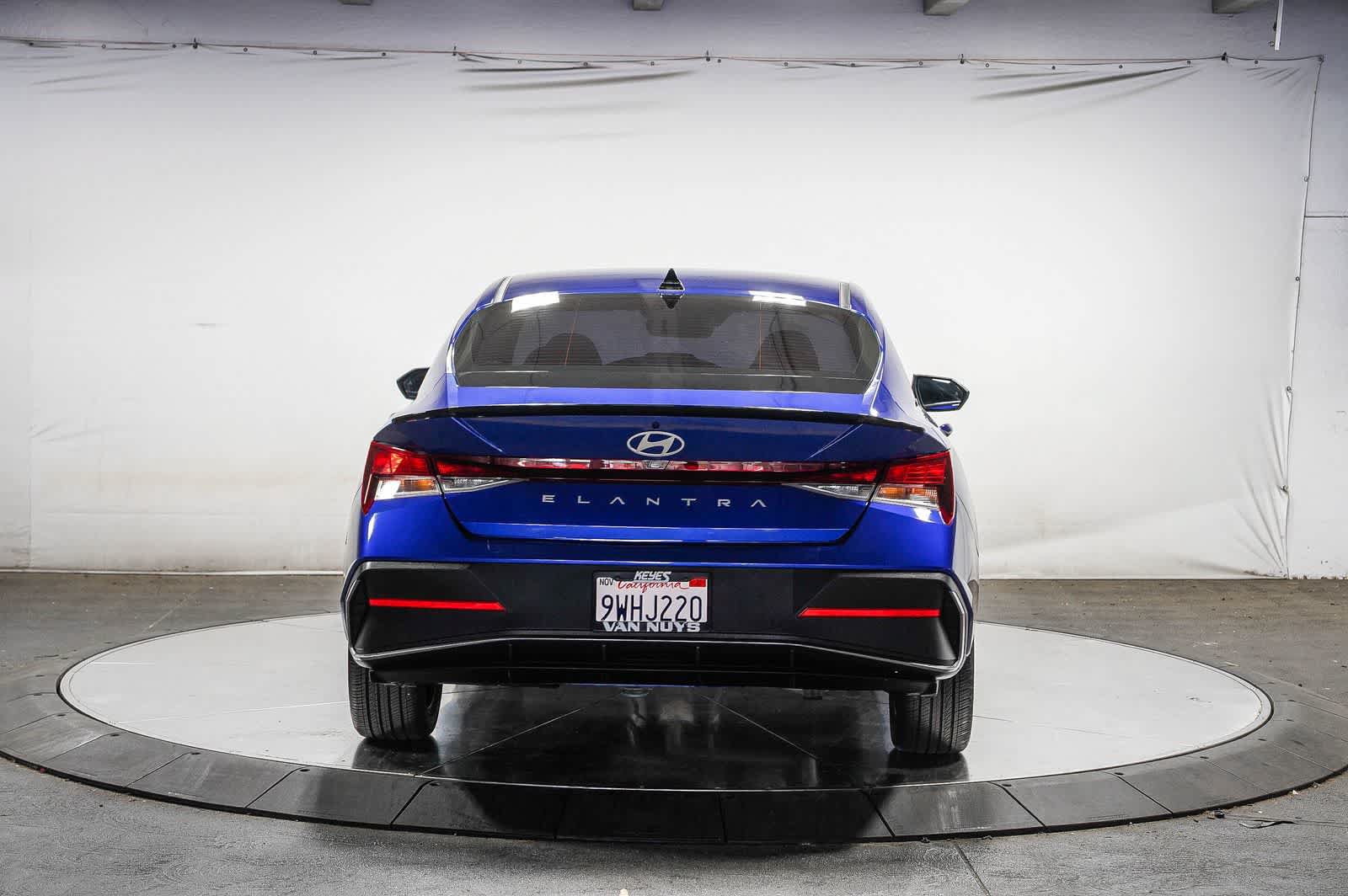 Used 2025 Hyundai Elantra Sport FWD image 3