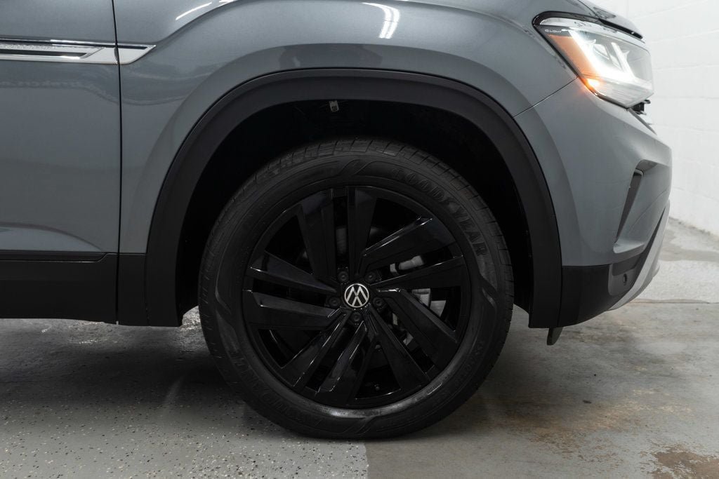 Used 2023 Volkswagen Atlas Cross Sport SE w/ Black Wheel Package AWD/4WD image 34