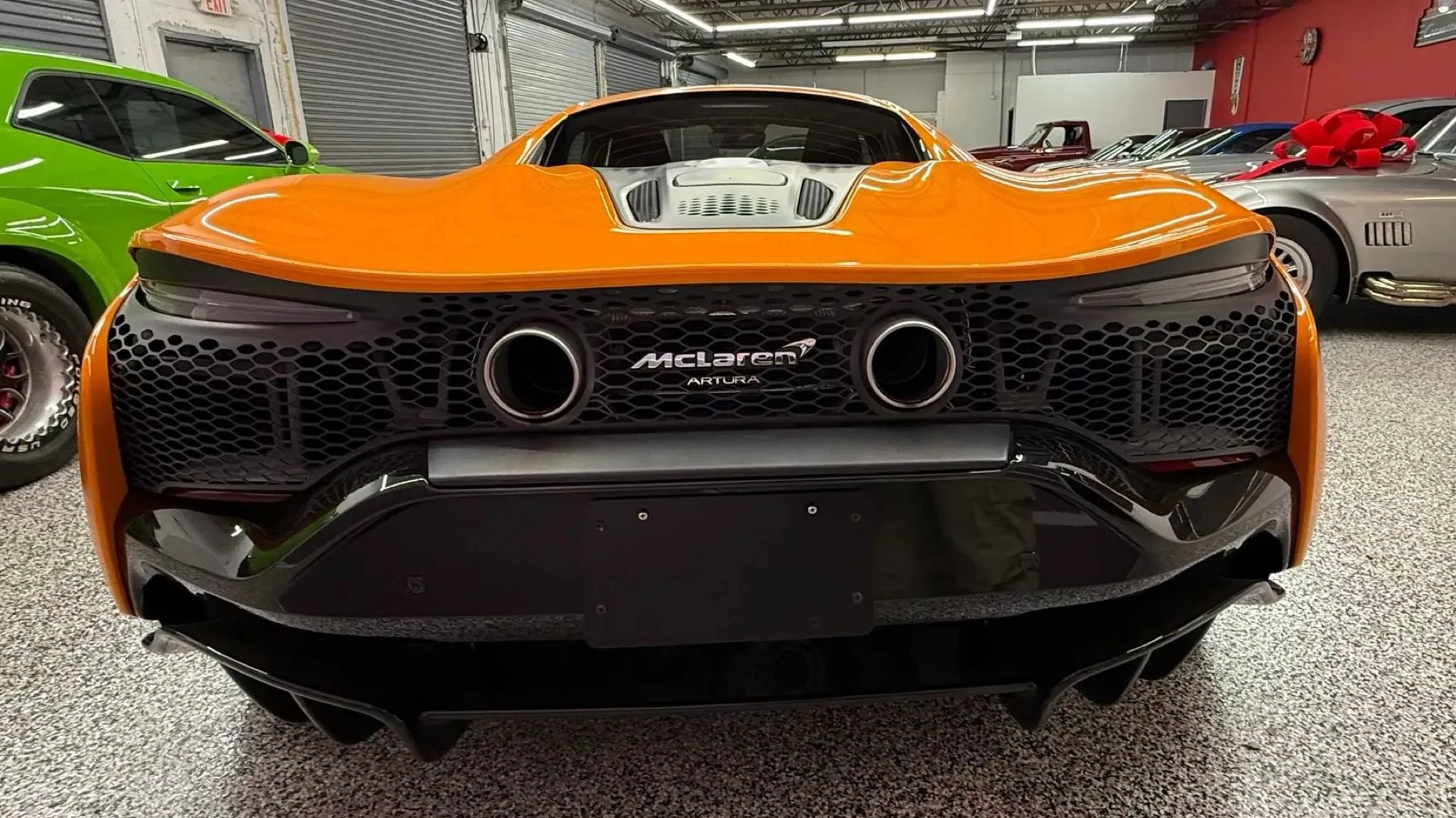 Used 2023 McLaren Artura RWD image 13