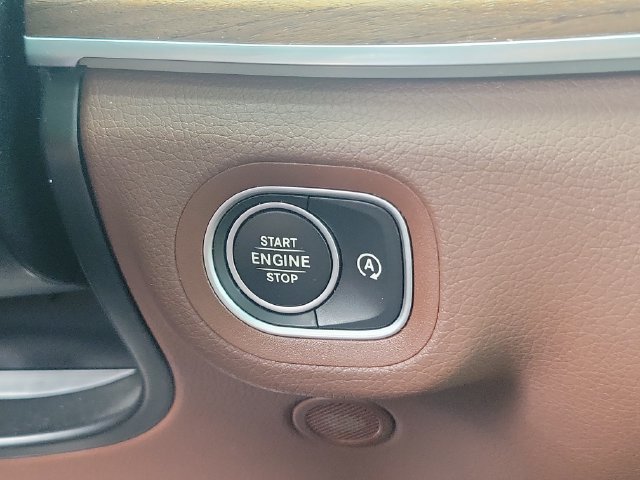 Used 2025 Mercedes-Benz GLS 450 4MATIC image 32