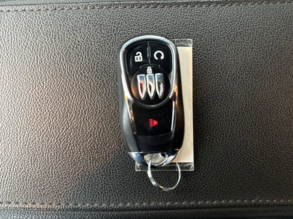 Used 2025 Buick Envista Sport Touring image 32