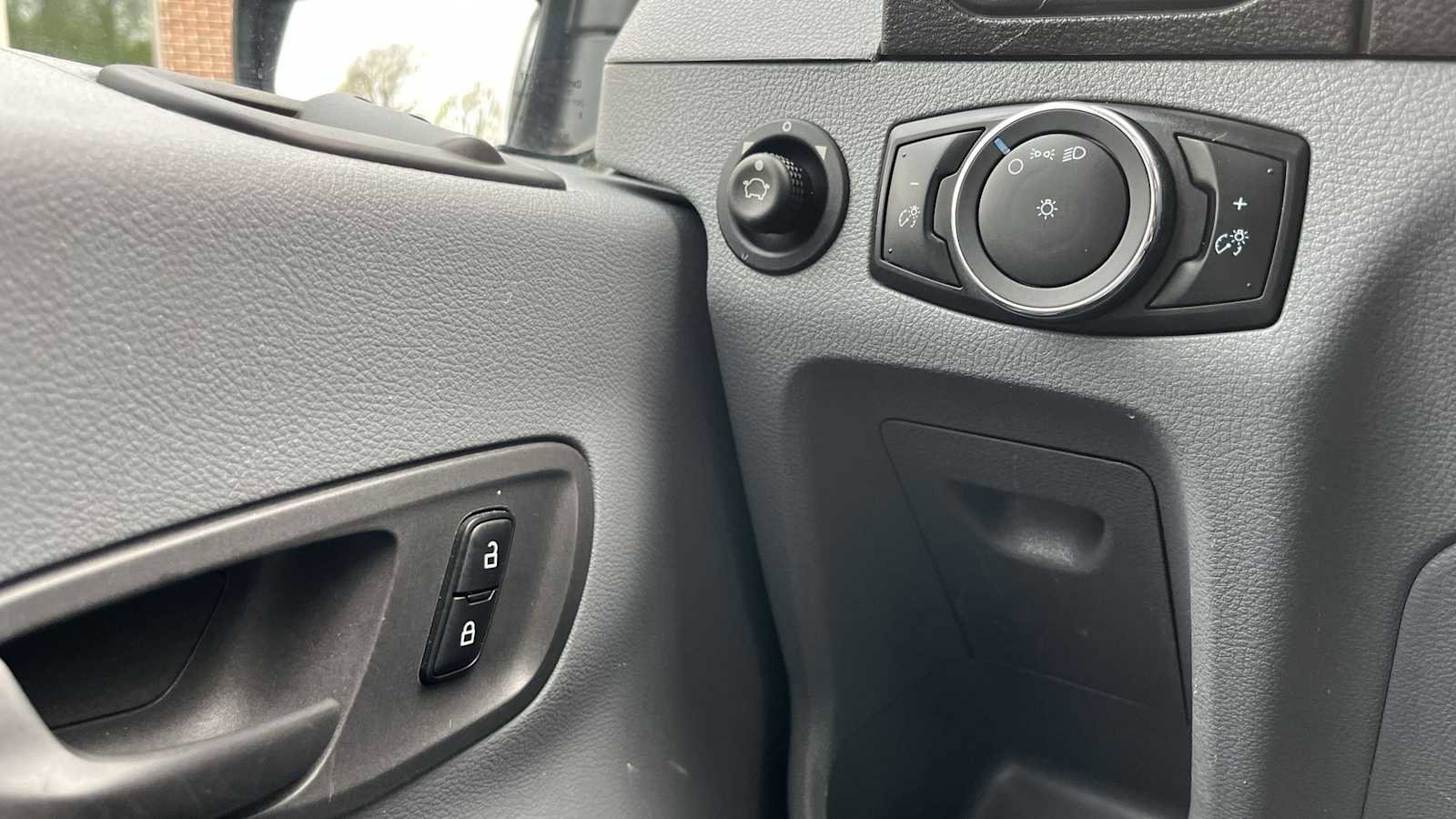 Used 2018 Ford Transit 250 148 Medium Roof RWD image 30