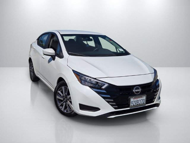 Used 2025 Nissan Versa SV FWD image 1