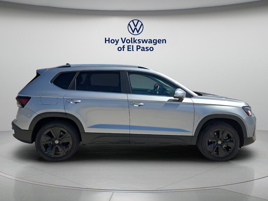 New 2026 Volkswagen Taos SE FWD image 2