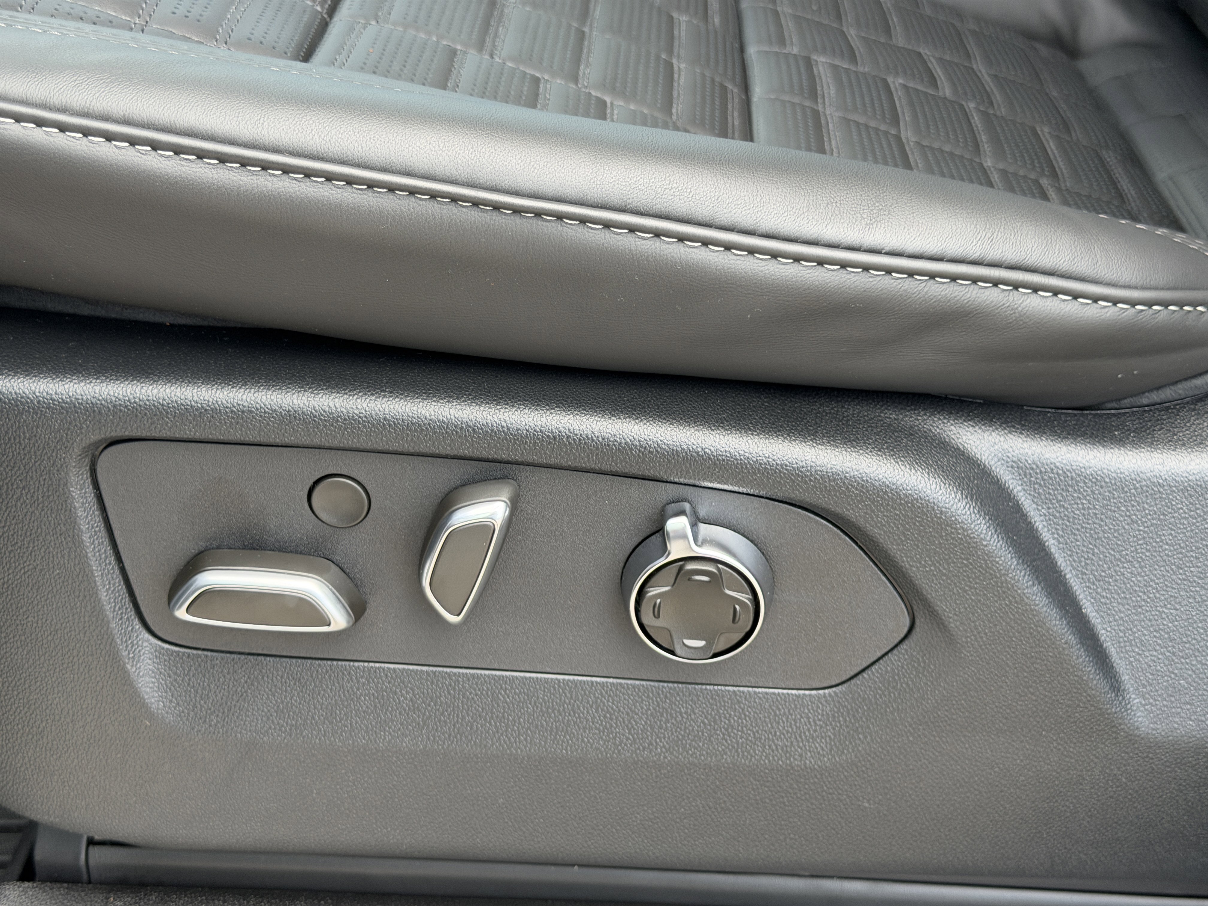 New 2026 Cadillac Escalade Platinum Sport w/ LPO, ONYX Package image 20