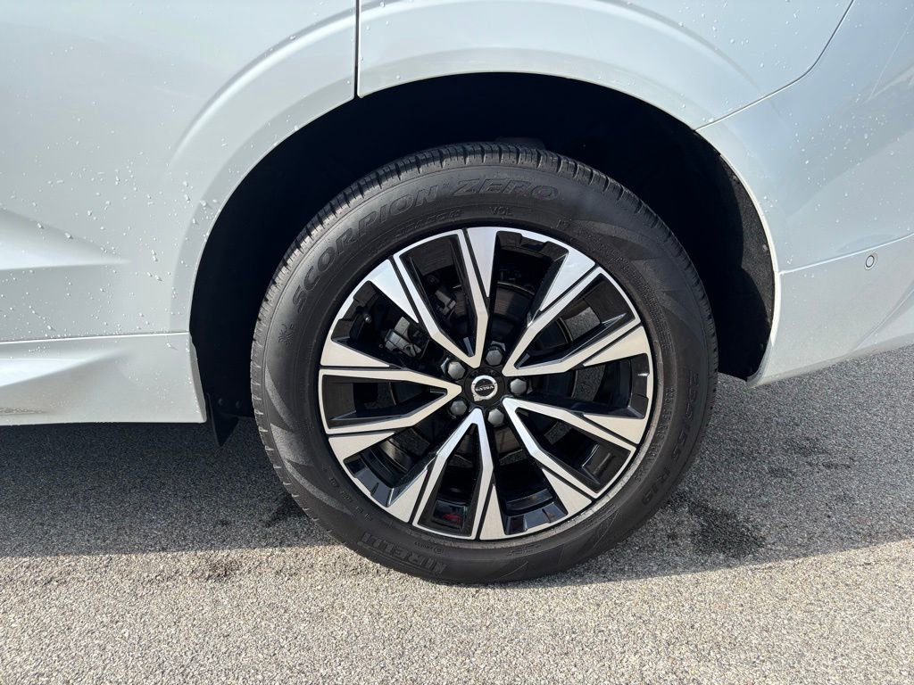 Used 2023 Volvo XC60 B5 Plus w/ Climate Package AWD/4WD image 31