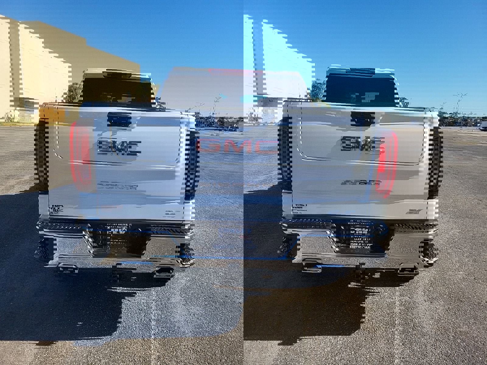 New 2026 GMC Sierra 1500 SLT image 11