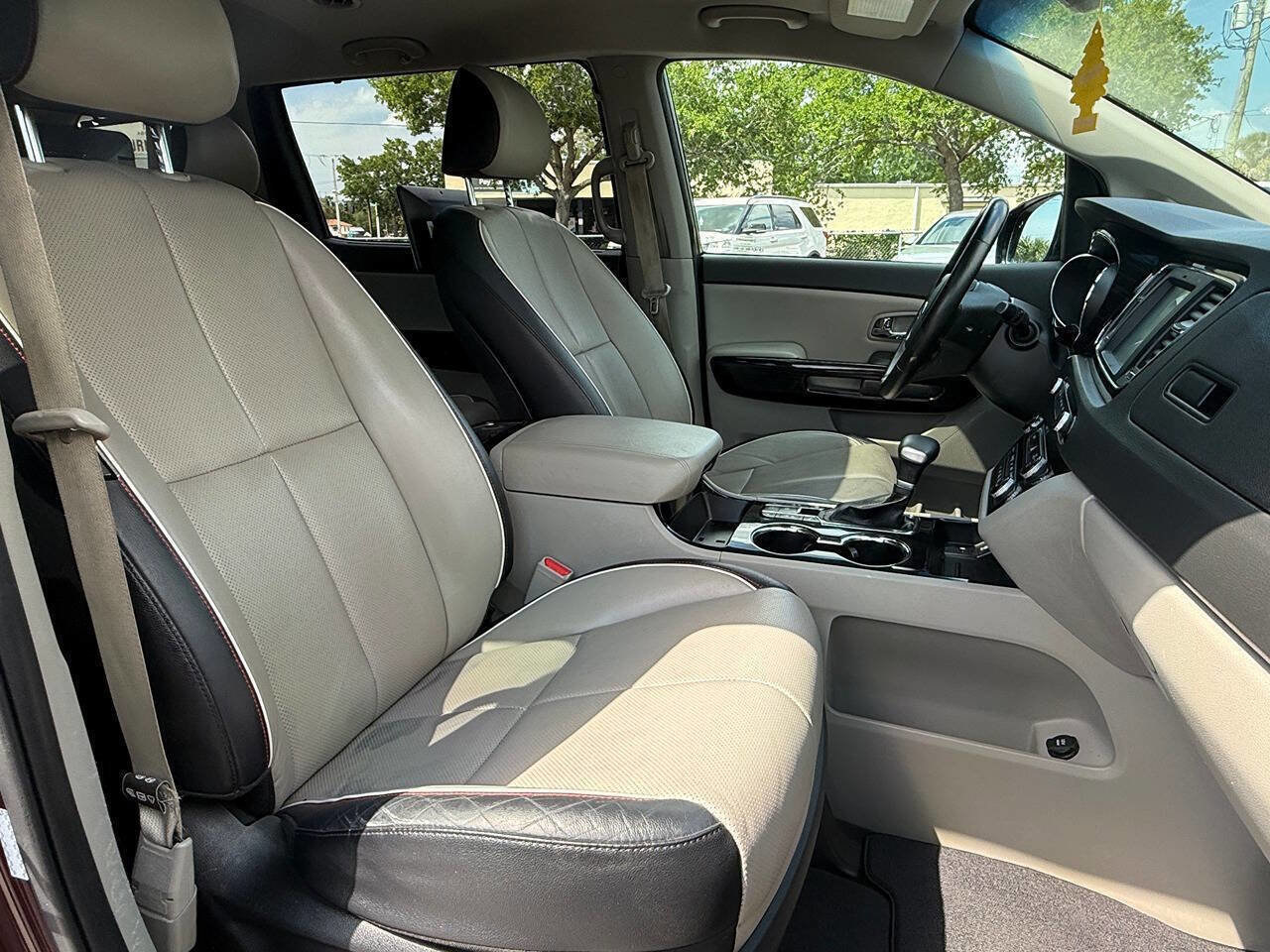 Used 2020 Kia Sedona SX image 29