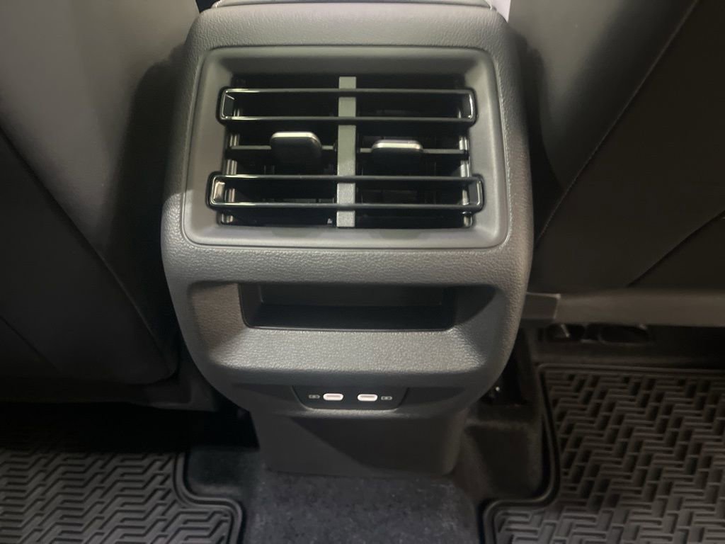 New 2026 Volkswagen Tiguan SE R-Line FWD image 38