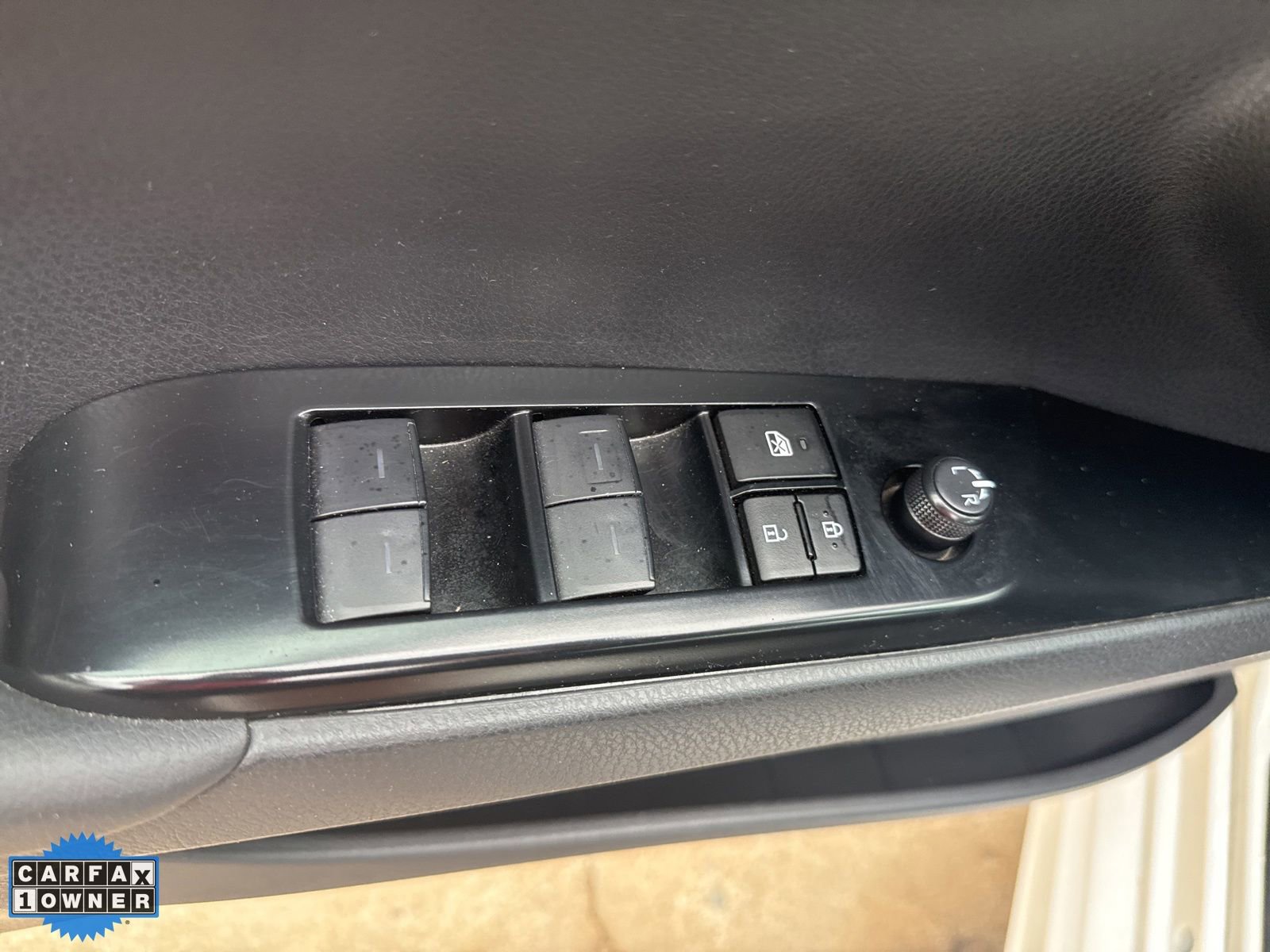 Used 2025 Toyota Camry SE image 13