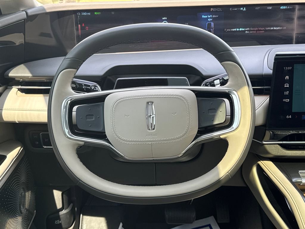 Used 2025 Lincoln Nautilus Reserve image 15