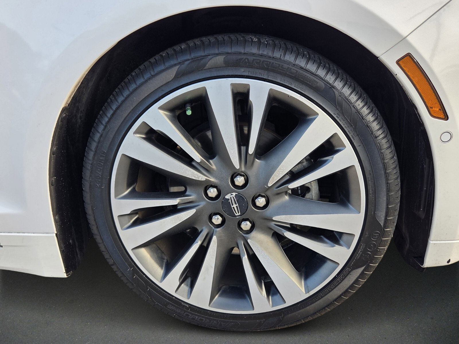 Used 2020 Lincoln MKZ Reserve w/ Elements Package image 9