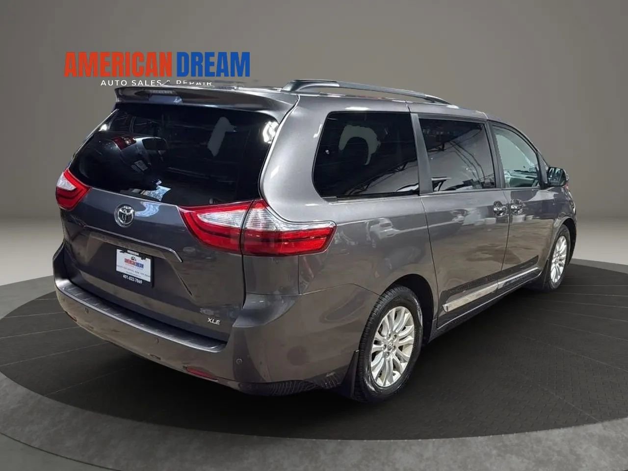 Used 2017 Toyota Sienna XLE w/ XLE Navigation Package FWD image 5