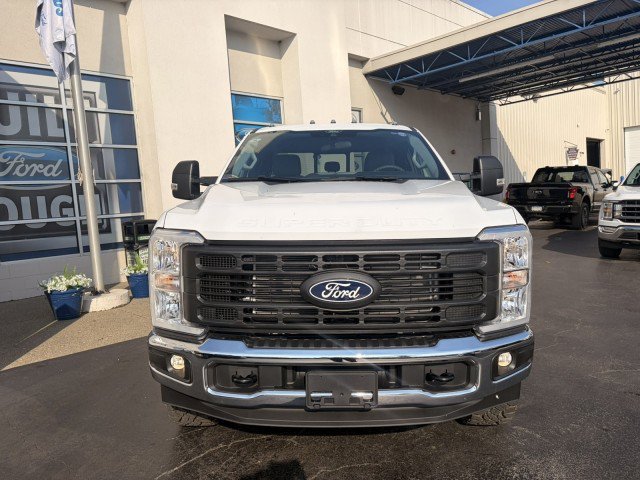 New 2027 Ford F250 XL w/ XL Off-Road 33" Tire Package AWD/4WD image 3