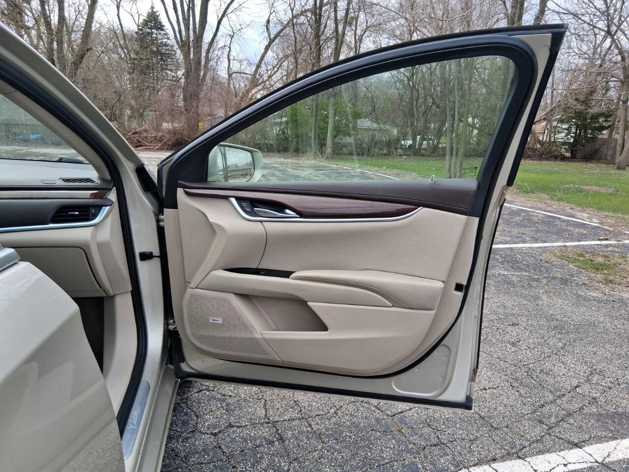 Used 2013 Cadillac XTS Luxury image 11