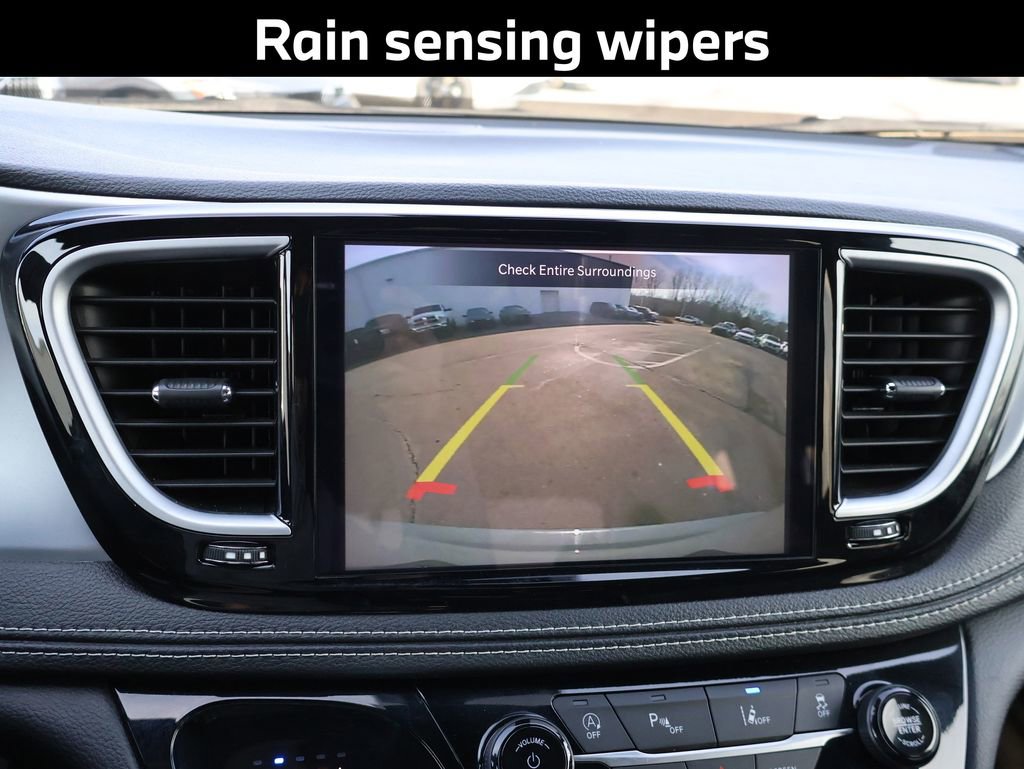 Used 2025 Chrysler Pacifica Limited image 27