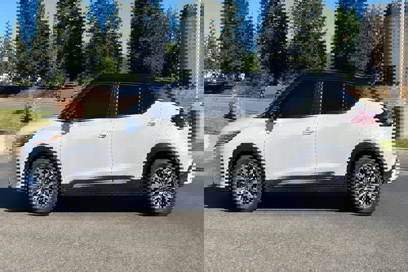 Used 2024 Nissan Kicks SR image 6