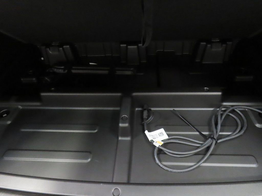 Used 2025 Chevrolet Suburban High Country AWD/4WD image 36