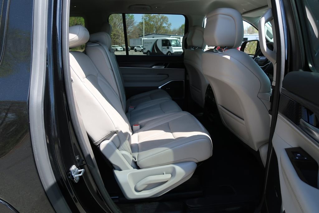 Used 2024 Jeep Wagoneer L Series II image 33