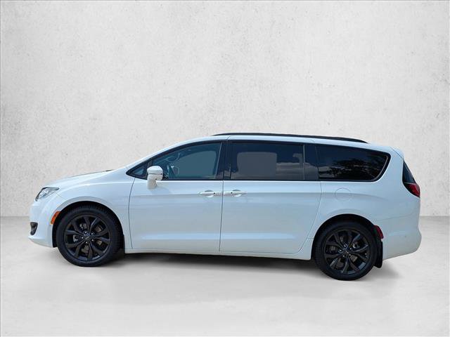 Used 2020 Chrysler Pacifica Limited w/ Quick Order Package 27H Red S FWD image 9