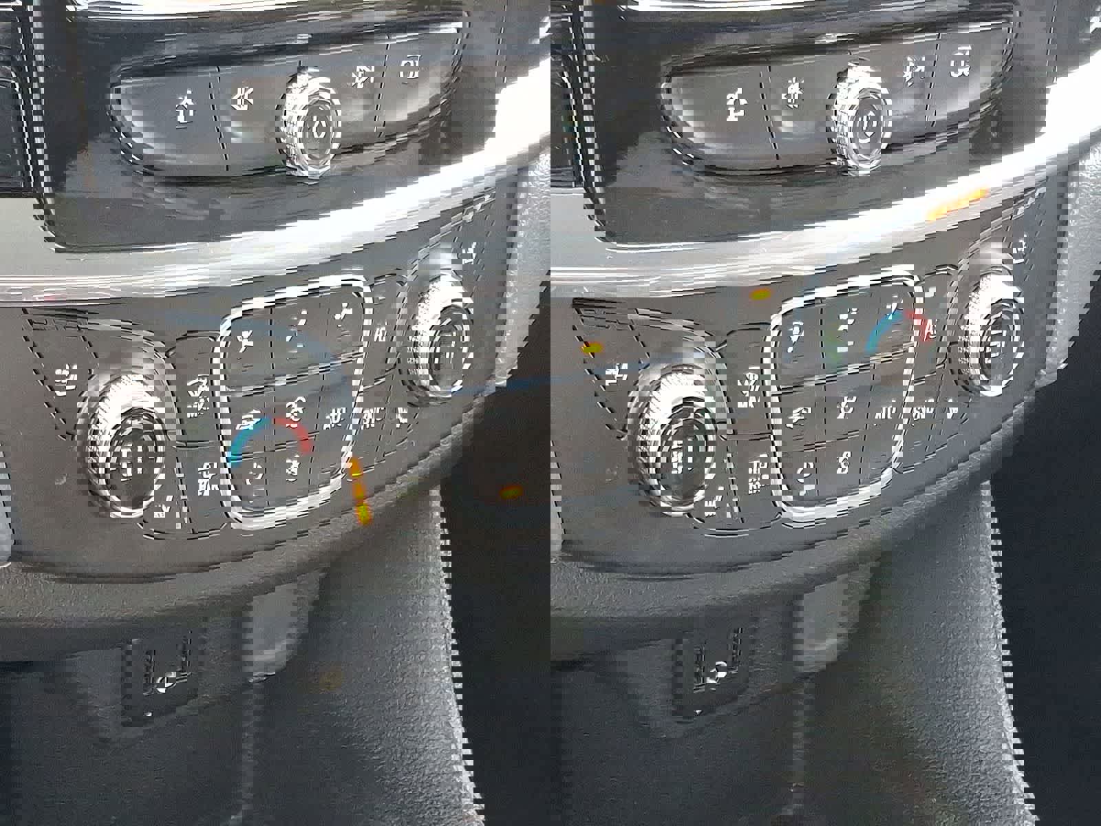 Used 2018 Chevrolet Traverse Premier image 24