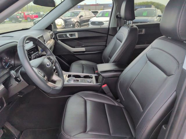 Certified 2023 Ford Explorer XLT w/ Equipment Group 202A AWD/4WD image 4